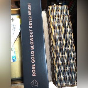 New in box FoxyBAE rose gold blowout dryer brush